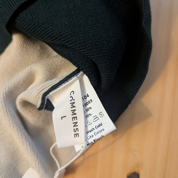 Two-Tone Beige & Emerald Green Mockneck Sweater - Picture 5 of 6